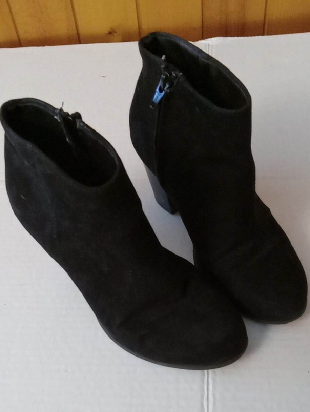 Women's Black Suede Ankle Boots - Classic Side-Zip Heel Size 6